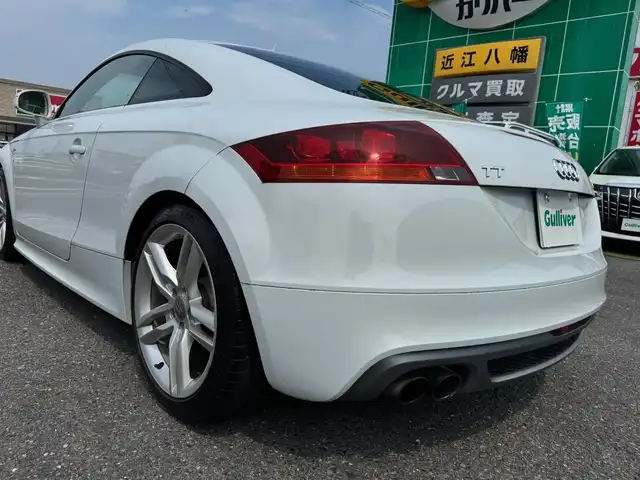 アウディ ＴＴクーペ 1．8 TFSI Sライン 滋賀県 2014(平26)年 3万km 白 純正メーカーナビ/　フルセグ Bluetooth CD DVD  ミュージックサーバー/ハーフレザーシート（黒）/ビルトインETC/純正HIDヘッドライト/フォグランプ/オートライト/純正18アルミ/純正フロアマット/スペアキー/電動格納ミラー/