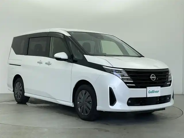 日産 セレナ e－パワー XV 富山県 2024(令6)年 0.5万km プリズムホワイト 純正12.3型ナビ（AM/FM/BT/USB/HDM）/フルセグTV/全方位カメラ/ドライブレコーダー/デジタルインナーミラー/ETC/ブラインドスポットモニター/両側パワースライドドア/シートヒーター/ハンドルヒーター/衝突被害軽減システム/レーダークルーズコントロール/レーンキープアシスト/コーナーセンサー/横滑り防止装置/アイドリングストップ/純正フロアマット/オートホールド付電子パーキング/革巻きステアリング/ステアリングスイッチ/スマートキー/スペアキー