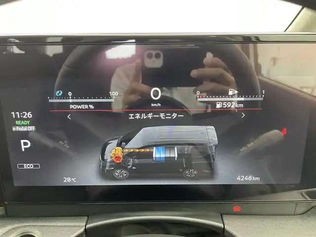 日産 セレナ e－パワー XV 富山県 2024(令6)年 0.5万km プリズムホワイト 純正12.3型ナビ（AM/FM/BT/USB/HDM）/フルセグTV/全方位カメラ/ドライブレコーダー/デジタルインナーミラー/ETC/ブラインドスポットモニター/両側パワースライドドア/シートヒーター/ハンドルヒーター/衝突被害軽減システム/レーダークルーズコントロール/レーンキープアシスト/コーナーセンサー/横滑り防止装置/アイドリングストップ/純正フロアマット/オートホールド付電子パーキング/革巻きステアリング/ステアリングスイッチ/スマートキー/スペアキー
