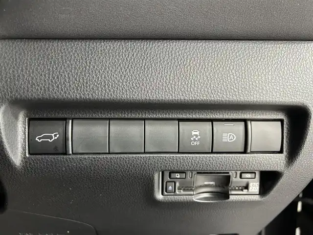 トヨタ ハリアー ハイブリッド Z 佐賀県 2023(令5)年 5.5万km プレシャスブラックパール 純正12.3インチナビ/（フルセグTV/BT/AppleCarPlay/AndroidAuto）/バックカメラ/衝突被害軽減システム/レーンキープアシスト/コーナーセンサー/モデリスタフルエアロ/デジタルインナーミラー/追従型クルーズコントロール/純正19インチアルミホイール/ＬＥＤヘッドライト/オートライト/フォグライト/ハーフレザーシート/パワーシート/パワーバックドア/純正フロアマット/ビルトイン2.0ETC/電動パーキングブレーキ/オートホールド/標識検知機能/盗難防止装置/横滑り防止装置