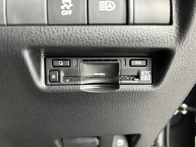 トヨタ ハリアー ハイブリッド Z 佐賀県 2023(令5)年 5.5万km プレシャスブラックパール 純正12.3インチナビ/（フルセグTV/BT/AppleCarPlay/AndroidAuto）/バックカメラ/衝突被害軽減システム/レーンキープアシスト/コーナーセンサー/モデリスタフルエアロ/デジタルインナーミラー/追従型クルーズコントロール/純正19インチアルミホイール/ＬＥＤヘッドライト/オートライト/フォグライト/ハーフレザーシート/パワーシート/パワーバックドア/純正フロアマット/ビルトイン2.0ETC/電動パーキングブレーキ/オートホールド/標識検知機能/盗難防止装置/横滑り防止装置