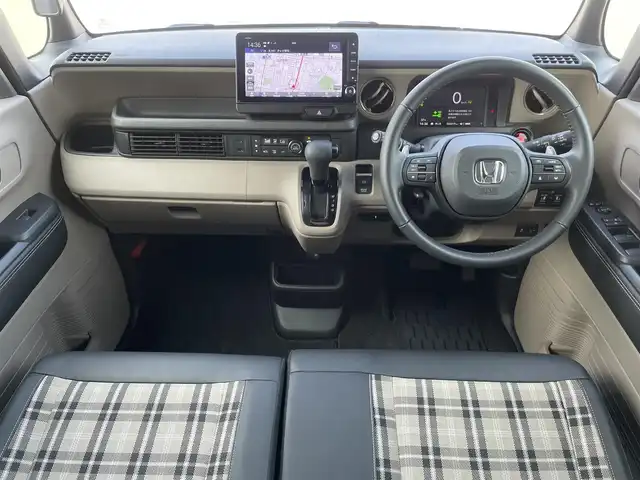 ホンダ Ｎ ＢＯＸ JOY ターボ 群馬県 2024(令6)年 0.9万km フィヨルドミストパール ワンオーナー/純正9インチナビ/（CD/DVD/SD/MSV/Bluetooth/AppleCarPlay）/フルセグテレビ/バックカメラ/ホンダセンシング/・衝突軽減ブレーキ/・歩行者事故低減ステアリング/・路外逸脱抑制機能/・渋滞追従機能付アダプティブクルーズコントロール/・車線維持支援システム/・誤発進抑制機能/・近距離衝突軽減ブレーキ/・先行車発進お知らせ機能/・標識認識機能/・オートハイビーム/・後方誤発進抑制機能/・パーキングセンサーシステム/両側パワースライドドア/LEDヘッドランプ/ブラックルーフ/ブラックドアミラー/ハーフレザーシート/シートヒーター/ETC/プッシュスタート/ドライブレコーダー/リアヒーターダクト/シートバックテーブル/アームレスト/保証書/取扱説明書/スペアキー