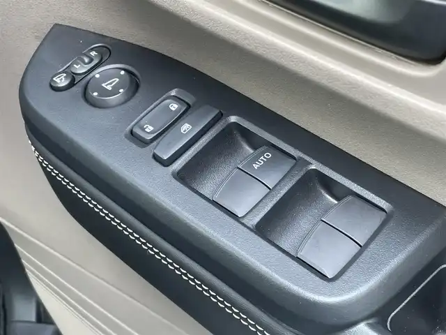 ホンダ Ｎ ＢＯＸ JOY ターボ 群馬県 2024(令6)年 0.9万km フィヨルドミストパール ワンオーナー/純正9インチナビ/（CD/DVD/SD/MSV/Bluetooth/AppleCarPlay）/フルセグテレビ/バックカメラ/ホンダセンシング/・衝突軽減ブレーキ/・歩行者事故低減ステアリング/・路外逸脱抑制機能/・渋滞追従機能付アダプティブクルーズコントロール/・車線維持支援システム/・誤発進抑制機能/・近距離衝突軽減ブレーキ/・先行車発進お知らせ機能/・標識認識機能/・オートハイビーム/・後方誤発進抑制機能/・パーキングセンサーシステム/両側パワースライドドア/LEDヘッドランプ/ブラックルーフ/ブラックドアミラー/ハーフレザーシート/シートヒーター/ETC/プッシュスタート/ドライブレコーダー/リアヒーターダクト/シートバックテーブル/アームレスト/保証書/取扱説明書/スペアキー