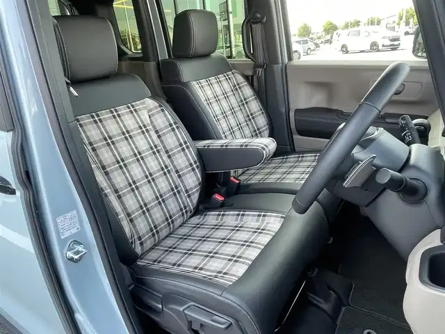 ホンダ Ｎ ＢＯＸ JOY ターボ 群馬県 2024(令6)年 0.9万km フィヨルドミストパール ワンオーナー/純正9インチナビ/（CD/DVD/SD/MSV/Bluetooth/AppleCarPlay）/フルセグテレビ/バックカメラ/ホンダセンシング/・衝突軽減ブレーキ/・歩行者事故低減ステアリング/・路外逸脱抑制機能/・渋滞追従機能付アダプティブクルーズコントロール/・車線維持支援システム/・誤発進抑制機能/・近距離衝突軽減ブレーキ/・先行車発進お知らせ機能/・標識認識機能/・オートハイビーム/・後方誤発進抑制機能/・パーキングセンサーシステム/両側パワースライドドア/LEDヘッドランプ/ブラックルーフ/ブラックドアミラー/ハーフレザーシート/シートヒーター/ETC/プッシュスタート/ドライブレコーダー/リアヒーターダクト/シートバックテーブル/アームレスト/保証書/取扱説明書/スペアキー