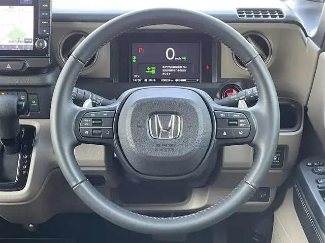 ホンダ Ｎ ＢＯＸ JOY ターボ 群馬県 2024(令6)年 0.9万km フィヨルドミストパール ワンオーナー/純正9インチナビ/（CD/DVD/SD/MSV/Bluetooth/AppleCarPlay）/フルセグテレビ/バックカメラ/ホンダセンシング/・衝突軽減ブレーキ/・歩行者事故低減ステアリング/・路外逸脱抑制機能/・渋滞追従機能付アダプティブクルーズコントロール/・車線維持支援システム/・誤発進抑制機能/・近距離衝突軽減ブレーキ/・先行車発進お知らせ機能/・標識認識機能/・オートハイビーム/・後方誤発進抑制機能/・パーキングセンサーシステム/両側パワースライドドア/LEDヘッドランプ/ブラックルーフ/ブラックドアミラー/ハーフレザーシート/シートヒーター/ETC/プッシュスタート/ドライブレコーダー/リアヒーターダクト/シートバックテーブル/アームレスト/保証書/取扱説明書/スペアキー