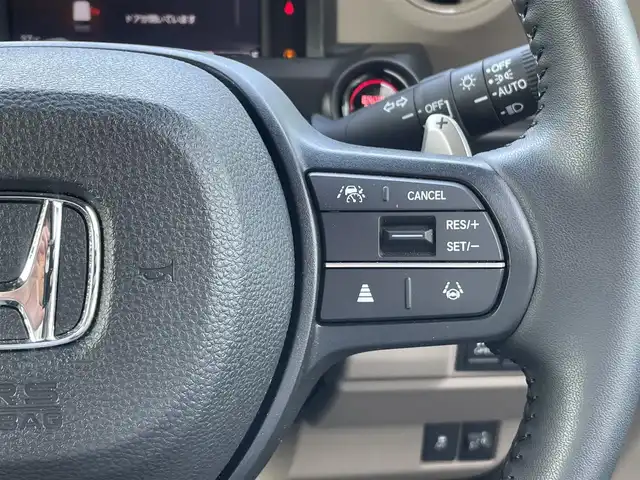 ホンダ Ｎ ＢＯＸ JOY ターボ 群馬県 2024(令6)年 0.9万km フィヨルドミストパール ワンオーナー/純正9インチナビ/（CD/DVD/SD/MSV/Bluetooth/AppleCarPlay）/フルセグテレビ/バックカメラ/ホンダセンシング/・衝突軽減ブレーキ/・歩行者事故低減ステアリング/・路外逸脱抑制機能/・渋滞追従機能付アダプティブクルーズコントロール/・車線維持支援システム/・誤発進抑制機能/・近距離衝突軽減ブレーキ/・先行車発進お知らせ機能/・標識認識機能/・オートハイビーム/・後方誤発進抑制機能/・パーキングセンサーシステム/両側パワースライドドア/LEDヘッドランプ/ブラックルーフ/ブラックドアミラー/ハーフレザーシート/シートヒーター/ETC/プッシュスタート/ドライブレコーダー/リアヒーターダクト/シートバックテーブル/アームレスト/保証書/取扱説明書/スペアキー