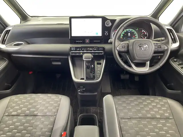 トヨタ ヴォクシー S－Z 栃木県 2023(令5)年 1.8万km ホワイトパールクリスタルシャイン 純正ナビ/（Bluetooth/CD/DVD/USB/フルセグTV/HDMI）/バックカメラ/トヨタセーフティセンス/・プリクラッシュセーフティ/・レーントレーシングアシスト/・レーンディパーチャーアラート/・ロードサインアシスト/・レーダークルーズコントロール/・オートマチックハイビーム/・先行車発進アラーム/快適利便パッケージ/・ハンズフリーデュアルパワースライドドア/・パワーバックドア/・快適温熱シート/・ステアリングヒーター/・ナノイーX/・オットマン/・角度調整付アームレスト/フリップダウンモニター/ユニバーサルステップ/ドアバイザー/前後コーナーセンサー/ビルトインETC2.0/両側パワースライドドア/オートライト/LEDヘッドライト/スマートキー/プッシュスタート/アイドリングストップ/ステアリングスイッチ/電動格納ミラー/純正アルミホイール/純正フロアマット
