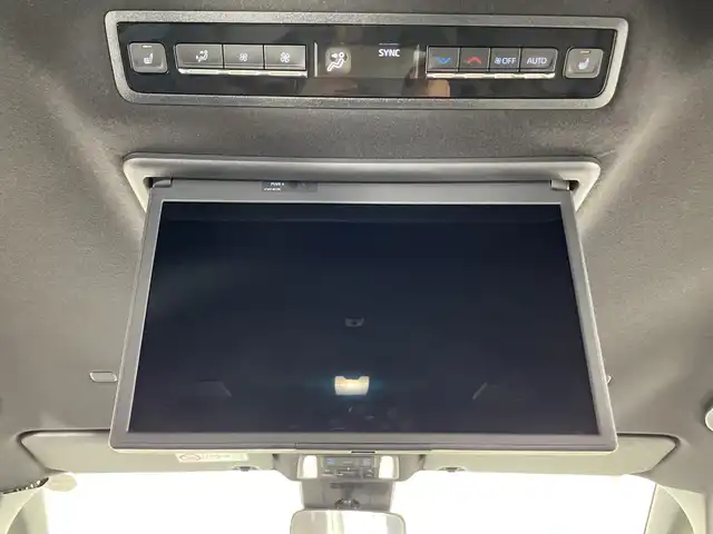 トヨタ ヴォクシー S－Z 栃木県 2023(令5)年 1.8万km ホワイトパールクリスタルシャイン 純正ナビ/（Bluetooth/CD/DVD/USB/フルセグTV/HDMI）/バックカメラ/トヨタセーフティセンス/・プリクラッシュセーフティ/・レーントレーシングアシスト/・レーンディパーチャーアラート/・ロードサインアシスト/・レーダークルーズコントロール/・オートマチックハイビーム/・先行車発進アラーム/快適利便パッケージ/・ハンズフリーデュアルパワースライドドア/・パワーバックドア/・快適温熱シート/・ステアリングヒーター/・ナノイーX/・オットマン/・角度調整付アームレスト/フリップダウンモニター/ユニバーサルステップ/ドアバイザー/前後コーナーセンサー/ビルトインETC2.0/両側パワースライドドア/オートライト/LEDヘッドライト/スマートキー/プッシュスタート/アイドリングストップ/ステアリングスイッチ/電動格納ミラー/純正アルミホイール/純正フロアマット