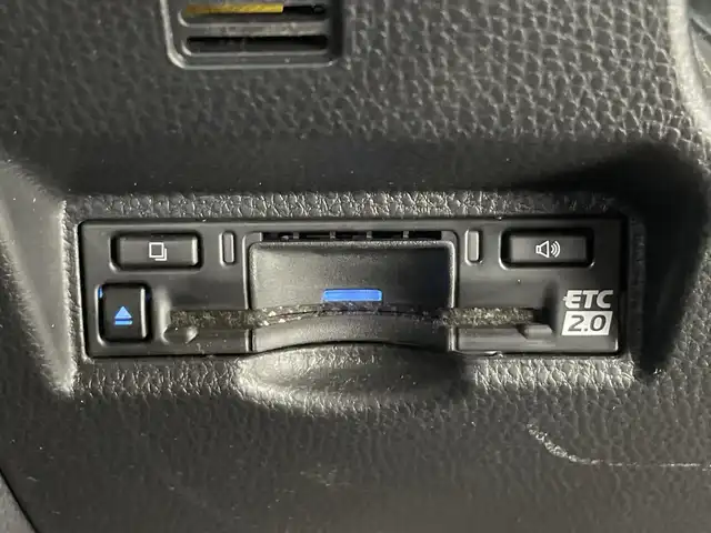トヨタ ヴォクシー S－Z 栃木県 2023(令5)年 1.8万km ホワイトパールクリスタルシャイン 純正ナビ/（Bluetooth/CD/DVD/USB/フルセグTV/HDMI）/バックカメラ/トヨタセーフティセンス/・プリクラッシュセーフティ/・レーントレーシングアシスト/・レーンディパーチャーアラート/・ロードサインアシスト/・レーダークルーズコントロール/・オートマチックハイビーム/・先行車発進アラーム/快適利便パッケージ/・ハンズフリーデュアルパワースライドドア/・パワーバックドア/・快適温熱シート/・ステアリングヒーター/・ナノイーX/・オットマン/・角度調整付アームレスト/フリップダウンモニター/ユニバーサルステップ/ドアバイザー/前後コーナーセンサー/ビルトインETC2.0/両側パワースライドドア/オートライト/LEDヘッドライト/スマートキー/プッシュスタート/アイドリングストップ/ステアリングスイッチ/電動格納ミラー/純正アルミホイール/純正フロアマット