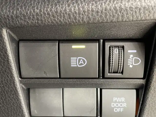 トヨタ ヴォクシー S－Z 栃木県 2023(令5)年 1.8万km ホワイトパールクリスタルシャイン 純正ナビ/（Bluetooth/CD/DVD/USB/フルセグTV/HDMI）/バックカメラ/トヨタセーフティセンス/・プリクラッシュセーフティ/・レーントレーシングアシスト/・レーンディパーチャーアラート/・ロードサインアシスト/・レーダークルーズコントロール/・オートマチックハイビーム/・先行車発進アラーム/快適利便パッケージ/・ハンズフリーデュアルパワースライドドア/・パワーバックドア/・快適温熱シート/・ステアリングヒーター/・ナノイーX/・オットマン/・角度調整付アームレスト/フリップダウンモニター/ユニバーサルステップ/ドアバイザー/前後コーナーセンサー/ビルトインETC2.0/両側パワースライドドア/オートライト/LEDヘッドライト/スマートキー/プッシュスタート/アイドリングストップ/ステアリングスイッチ/電動格納ミラー/純正アルミホイール/純正フロアマット