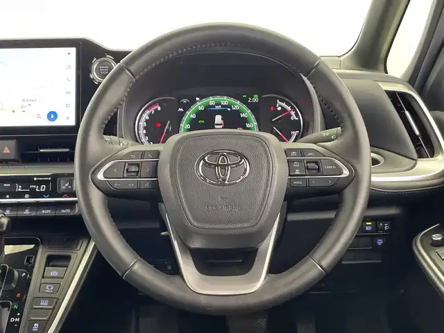 トヨタ ヴォクシー S－Z 栃木県 2023(令5)年 1.8万km ホワイトパールクリスタルシャイン 純正ナビ/（Bluetooth/CD/DVD/USB/フルセグTV/HDMI）/バックカメラ/トヨタセーフティセンス/・プリクラッシュセーフティ/・レーントレーシングアシスト/・レーンディパーチャーアラート/・ロードサインアシスト/・レーダークルーズコントロール/・オートマチックハイビーム/・先行車発進アラーム/快適利便パッケージ/・ハンズフリーデュアルパワースライドドア/・パワーバックドア/・快適温熱シート/・ステアリングヒーター/・ナノイーX/・オットマン/・角度調整付アームレスト/フリップダウンモニター/ユニバーサルステップ/ドアバイザー/前後コーナーセンサー/ビルトインETC2.0/両側パワースライドドア/オートライト/LEDヘッドライト/スマートキー/プッシュスタート/アイドリングストップ/ステアリングスイッチ/電動格納ミラー/純正アルミホイール/純正フロアマット
