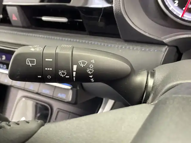 トヨタ ヴォクシー S－Z 栃木県 2023(令5)年 1.8万km ホワイトパールクリスタルシャイン 純正ナビ/（Bluetooth/CD/DVD/USB/フルセグTV/HDMI）/バックカメラ/トヨタセーフティセンス/・プリクラッシュセーフティ/・レーントレーシングアシスト/・レーンディパーチャーアラート/・ロードサインアシスト/・レーダークルーズコントロール/・オートマチックハイビーム/・先行車発進アラーム/快適利便パッケージ/・ハンズフリーデュアルパワースライドドア/・パワーバックドア/・快適温熱シート/・ステアリングヒーター/・ナノイーX/・オットマン/・角度調整付アームレスト/フリップダウンモニター/ユニバーサルステップ/ドアバイザー/前後コーナーセンサー/ビルトインETC2.0/両側パワースライドドア/オートライト/LEDヘッドライト/スマートキー/プッシュスタート/アイドリングストップ/ステアリングスイッチ/電動格納ミラー/純正アルミホイール/純正フロアマット