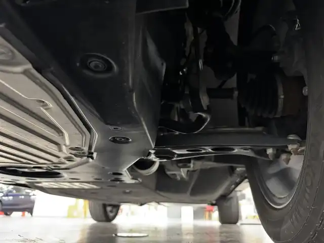 ホンダ ＺＲ－Ｖ ハイブリッド e:HEV Z 三重県 2023(令5)年 3.6万km クリスタルブラックパール ハイブリッド/FF/MTモード付フロアCVT/BOSEプレミアムサウンドシステム（12スピーカー）/Honda Connect対応 9インチナビ/（AM/FM/USB/CarPlay/AndroidAuto/Bluetooth/TV）/マルチビューカメラシステム（360カメラ）/ビルトイン ETC2.0/Honda SENSING/・衝突軽減ブレーキ［CMBS］/・車線維持支援システム［LKAS］/・路外逸脱抑制機能/・渋滞追従機能付アダプティブクルーズコントロール［ACC］/・アダプティブドライビングビーム［ADB］/・パーキングセンサーシステム/・先行車発進お知らせ機能/・誤発進抑制機能、後方誤発進抑制機能/・トラフィックジャムアシスト（渋滞運転支援機能）/・標識認識機能/・横滑り防止機能/装備/・本革シート/・ハンズフリーアクセスパワーテールゲート（予約クローズ機能付）/・パワーシート（Dメモリー付8way/N4way）/・シートヒーター（D/N）/・ステアリングヒーター/・左右独立オートエアコン/・ワイヤレス充電器/・パドルシフト/・純正18inAW/・保/取/・スマートキーx1