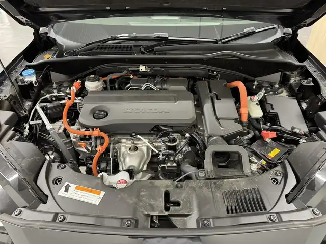 ホンダ ＺＲ－Ｖ ハイブリッド e:HEV Z 三重県 2023(令5)年 3.6万km クリスタルブラックパール ハイブリッド/FF/MTモード付フロアCVT/BOSEプレミアムサウンドシステム（12スピーカー）/Honda Connect対応 9インチナビ/（AM/FM/USB/CarPlay/AndroidAuto/Bluetooth/TV）/マルチビューカメラシステム（360カメラ）/ビルトイン ETC2.0/Honda SENSING/・衝突軽減ブレーキ［CMBS］/・車線維持支援システム［LKAS］/・路外逸脱抑制機能/・渋滞追従機能付アダプティブクルーズコントロール［ACC］/・アダプティブドライビングビーム［ADB］/・パーキングセンサーシステム/・先行車発進お知らせ機能/・誤発進抑制機能、後方誤発進抑制機能/・トラフィックジャムアシスト（渋滞運転支援機能）/・標識認識機能/・横滑り防止機能/装備/・本革シート/・ハンズフリーアクセスパワーテールゲート（予約クローズ機能付）/・パワーシート（Dメモリー付8way/N4way）/・シートヒーター（D/N）/・ステアリングヒーター/・左右独立オートエアコン/・ワイヤレス充電器/・パドルシフト/・純正18inAW/・保/取/・スマートキーx1