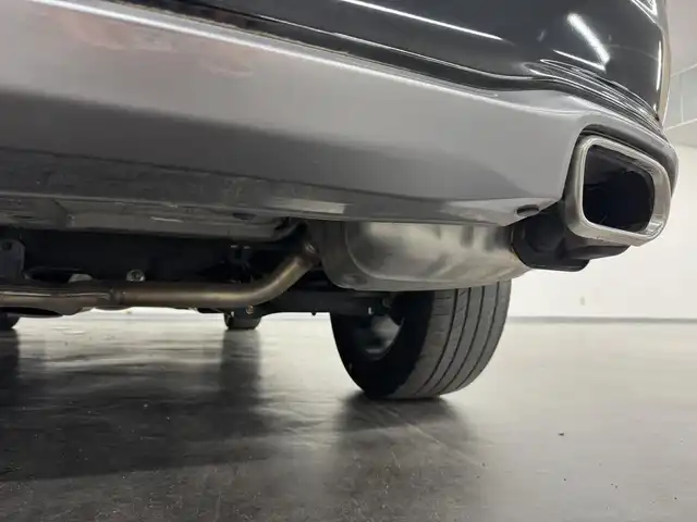 ホンダ ＺＲ－Ｖ ハイブリッド e:HEV Z 三重県 2023(令5)年 3.6万km クリスタルブラックパール ハイブリッド/FF/MTモード付フロアCVT/BOSEプレミアムサウンドシステム（12スピーカー）/Honda Connect対応 9インチナビ/（AM/FM/USB/CarPlay/AndroidAuto/Bluetooth/TV）/マルチビューカメラシステム（360カメラ）/ビルトイン ETC2.0/Honda SENSING/・衝突軽減ブレーキ［CMBS］/・車線維持支援システム［LKAS］/・路外逸脱抑制機能/・渋滞追従機能付アダプティブクルーズコントロール［ACC］/・アダプティブドライビングビーム［ADB］/・パーキングセンサーシステム/・先行車発進お知らせ機能/・誤発進抑制機能、後方誤発進抑制機能/・トラフィックジャムアシスト（渋滞運転支援機能）/・標識認識機能/・横滑り防止機能/装備/・本革シート/・ハンズフリーアクセスパワーテールゲート（予約クローズ機能付）/・パワーシート（Dメモリー付8way/N4way）/・シートヒーター（D/N）/・ステアリングヒーター/・左右独立オートエアコン/・ワイヤレス充電器/・パドルシフト/・純正18inAW/・保/取/・スマートキーx1