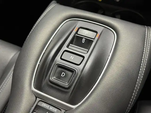 ホンダ ＺＲ－Ｖ ハイブリッド e:HEV Z 三重県 2023(令5)年 3.6万km クリスタルブラックパール ハイブリッド/FF/MTモード付フロアCVT/BOSEプレミアムサウンドシステム（12スピーカー）/Honda Connect対応 9インチナビ/（AM/FM/USB/CarPlay/AndroidAuto/Bluetooth/TV）/マルチビューカメラシステム（360カメラ）/ビルトイン ETC2.0/Honda SENSING/・衝突軽減ブレーキ［CMBS］/・車線維持支援システム［LKAS］/・路外逸脱抑制機能/・渋滞追従機能付アダプティブクルーズコントロール［ACC］/・アダプティブドライビングビーム［ADB］/・パーキングセンサーシステム/・先行車発進お知らせ機能/・誤発進抑制機能、後方誤発進抑制機能/・トラフィックジャムアシスト（渋滞運転支援機能）/・標識認識機能/・横滑り防止機能/装備/・本革シート/・ハンズフリーアクセスパワーテールゲート（予約クローズ機能付）/・パワーシート（Dメモリー付8way/N4way）/・シートヒーター（D/N）/・ステアリングヒーター/・左右独立オートエアコン/・ワイヤレス充電器/・パドルシフト/・純正18inAW/・保/取/・スマートキーx1