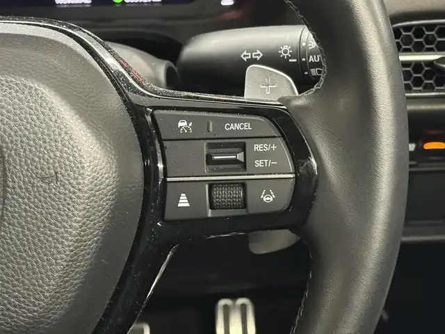 ホンダ ＺＲ－Ｖ ハイブリッド e:HEV Z 三重県 2023(令5)年 3.6万km クリスタルブラックパール ハイブリッド/FF/MTモード付フロアCVT/BOSEプレミアムサウンドシステム（12スピーカー）/Honda Connect対応 9インチナビ/（AM/FM/USB/CarPlay/AndroidAuto/Bluetooth/TV）/マルチビューカメラシステム（360カメラ）/ビルトイン ETC2.0/Honda SENSING/・衝突軽減ブレーキ［CMBS］/・車線維持支援システム［LKAS］/・路外逸脱抑制機能/・渋滞追従機能付アダプティブクルーズコントロール［ACC］/・アダプティブドライビングビーム［ADB］/・パーキングセンサーシステム/・先行車発進お知らせ機能/・誤発進抑制機能、後方誤発進抑制機能/・トラフィックジャムアシスト（渋滞運転支援機能）/・標識認識機能/・横滑り防止機能/装備/・本革シート/・ハンズフリーアクセスパワーテールゲート（予約クローズ機能付）/・パワーシート（Dメモリー付8way/N4way）/・シートヒーター（D/N）/・ステアリングヒーター/・左右独立オートエアコン/・ワイヤレス充電器/・パドルシフト/・純正18inAW/・保/取/・スマートキーx1