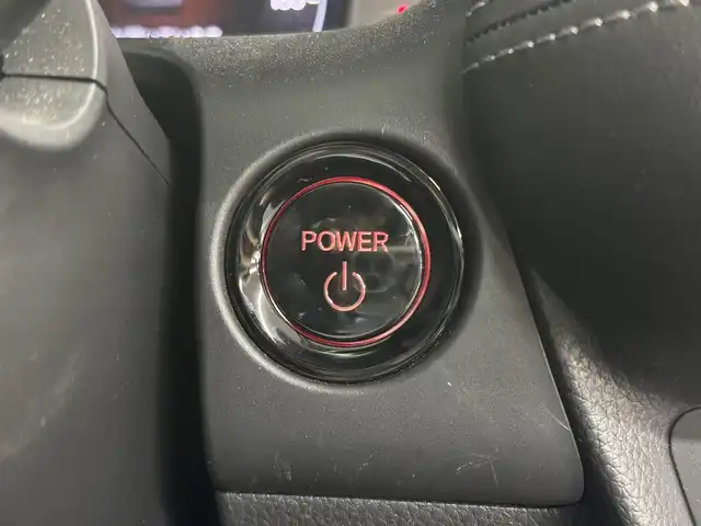 ホンダ ＺＲ－Ｖ ハイブリッド e:HEV Z 三重県 2023(令5)年 3.6万km クリスタルブラックパール ハイブリッド/FF/MTモード付フロアCVT/BOSEプレミアムサウンドシステム（12スピーカー）/Honda Connect対応 9インチナビ/（AM/FM/USB/CarPlay/AndroidAuto/Bluetooth/TV）/マルチビューカメラシステム（360カメラ）/ビルトイン ETC2.0/Honda SENSING/・衝突軽減ブレーキ［CMBS］/・車線維持支援システム［LKAS］/・路外逸脱抑制機能/・渋滞追従機能付アダプティブクルーズコントロール［ACC］/・アダプティブドライビングビーム［ADB］/・パーキングセンサーシステム/・先行車発進お知らせ機能/・誤発進抑制機能、後方誤発進抑制機能/・トラフィックジャムアシスト（渋滞運転支援機能）/・標識認識機能/・横滑り防止機能/装備/・本革シート/・ハンズフリーアクセスパワーテールゲート（予約クローズ機能付）/・パワーシート（Dメモリー付8way/N4way）/・シートヒーター（D/N）/・ステアリングヒーター/・左右独立オートエアコン/・ワイヤレス充電器/・パドルシフト/・純正18inAW/・保/取/・スマートキーx1