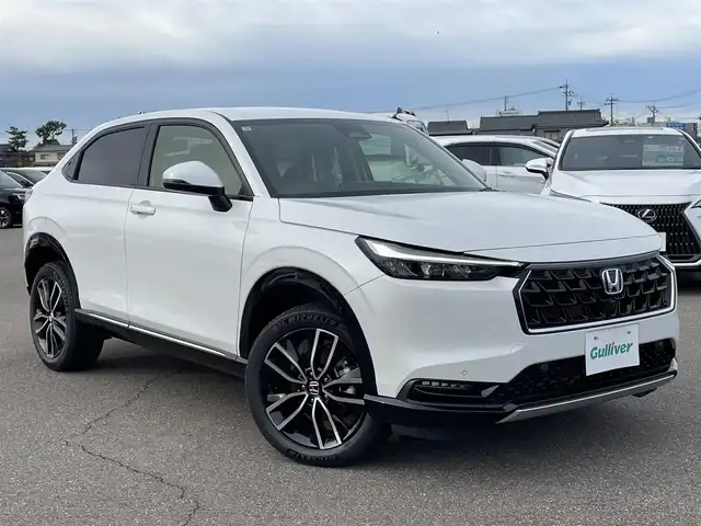 ホンダ ヴェゼル ハイブリッド e:HEV Z 石川県 2025(令7)年 0.1千km パール 登録済未使用車/4WD/純正9型ナビ/フルセグTV/バックカメラ/LEDヘッドライト/パワーバックドア/ホンダセンシング/レーダークルーズ/ETC2.0車載器/ワイヤレス充電器/フロントグリル(ベルリナブラック)/ハーフレザーシート/シートヒーター/スマートキー/プッシュスタート/保証書