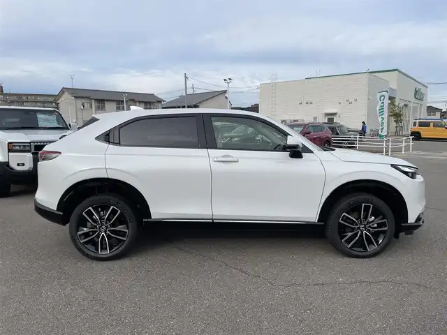 ホンダ ヴェゼル ハイブリッド e:HEV Z 石川県 2025(令7)年 0.1千km パール 登録済未使用車/4WD/純正9型ナビ/フルセグTV/バックカメラ/LEDヘッドライト/パワーバックドア/ホンダセンシング/レーダークルーズ/ETC2.0車載器/ワイヤレス充電器/フロントグリル(ベルリナブラック)/ハーフレザーシート/シートヒーター/スマートキー/プッシュスタート/保証書