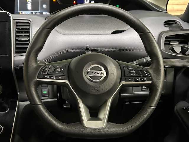 日産 セレナ ハイウェイスター V 道央・札幌 2020(令2)年 3.1万km ダークメタルグレー 【2509043162】/４ＷＤ　/純正ワイドナビ　/アラウンドビューモニター/後席モニター　/両側電動スライドドア　/レーダークルーズ　/前席シートヒーター　/ハンドルヒーター　/ＬＥＤヘッドライト　/純正１５インチアルミホイール