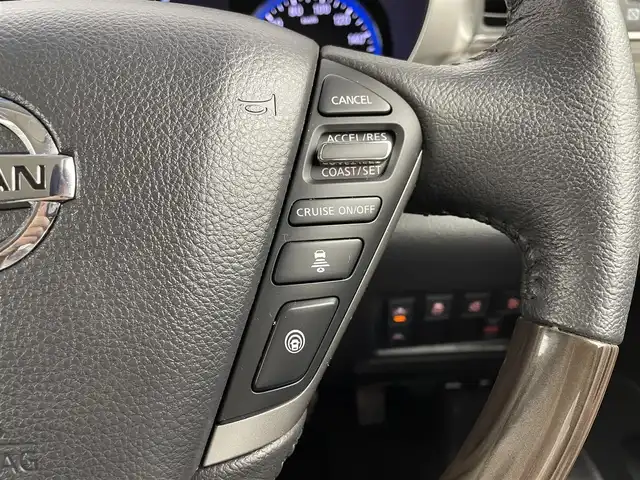 日産 エルグランド 250HWS S アーバンクロム 大阪府 2019(令1)年 2.3万km 黒 禁煙車/インテリジェントエマージェンシーブレーキ/　・車線逸脱防止支援システム/　・車線逸脱警報　LDA/　・踏み間違い衝突防止アシスト/　・進入禁止標識検知器/　・フロントバックソナー/純正メーカーOPナビ/　Bluetooth/フルセグ/CD/DVD/インテリジェントアラウンドビューモニター/バックカメラ/両側パワースライドドア/専用クロームメッキパーツ/クローム18インチアルミホイール/黒革キャプテンシート/ハーフレザーシート/LEDオートライト/フォグランプ/ハイビームアシスト/革巻きコンビステアリングホイール/スマートキー/ビルトインETC