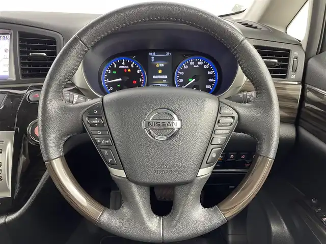 日産 エルグランド 250HWS S アーバンクロム 大阪府 2019(令1)年 2.3万km 黒 禁煙車/インテリジェントエマージェンシーブレーキ/　・車線逸脱防止支援システム/　・車線逸脱警報　LDA/　・踏み間違い衝突防止アシスト/　・進入禁止標識検知器/　・フロントバックソナー/純正メーカーOPナビ/　Bluetooth/フルセグ/CD/DVD/インテリジェントアラウンドビューモニター/バックカメラ/両側パワースライドドア/専用クロームメッキパーツ/クローム18インチアルミホイール/黒革キャプテンシート/ハーフレザーシート/LEDオートライト/フォグランプ/ハイビームアシスト/革巻きコンビステアリングホイール/スマートキー/ビルトインETC