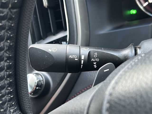 トヨタ クラウン アスリート S-T 鹿児島県 2015(平27)年 11.2万km プレシャスブラックパール サンルーフ/フルセグTV/ＥＴＣ/純正ナビ/クルーズコントロール/Ｂｌｕｅｔｏｏｔｈ接続/プッシュスタート/スマートキー/ＵＳＢ入力端子/バックカメラ/クリアランスソナー/パワーシート/横滑り防止装置/純正アルミホイール/純正フロアマット/オートライト/LEDヘッドライト/カーテンエアバッグ/レーダー