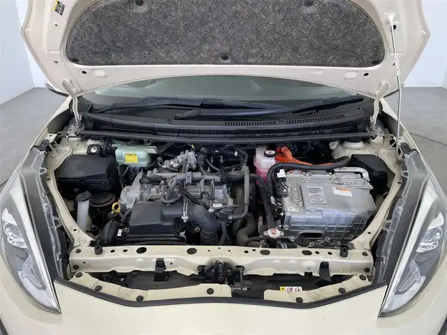 トヨタ アクア クロスオーバー 大分県 2017(平29)年 2.7万km ベージュ トヨタセーフティーセンス/・プリクラッシュセーフティー/・オートハイビーム　/純正ナビ/（フルセグ/CD/DVD/Bluetooth）/ETC/バックカメラ/ステアリングスイッチ/前席シートヒーター/前方ドライブレコーダー/オートライト/電動格納ミラー/純正アルミホイール