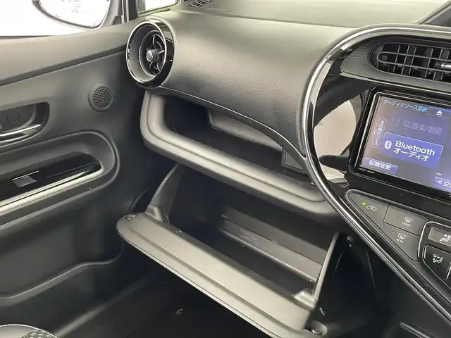 トヨタ アクア クロスオーバー 大分県 2017(平29)年 2.7万km ベージュ トヨタセーフティーセンス/・プリクラッシュセーフティー/・オートハイビーム　/純正ナビ/（フルセグ/CD/DVD/Bluetooth）/ETC/バックカメラ/ステアリングスイッチ/前席シートヒーター/前方ドライブレコーダー/オートライト/電動格納ミラー/純正アルミホイール