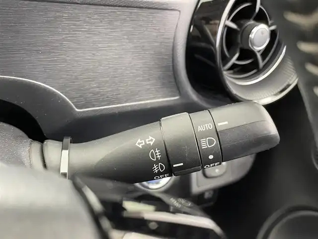 トヨタ アクア クロスオーバー 大分県 2017(平29)年 2.7万km ベージュ トヨタセーフティーセンス/・プリクラッシュセーフティー/・オートハイビーム　/純正ナビ/（フルセグ/CD/DVD/Bluetooth）/ETC/バックカメラ/ステアリングスイッチ/前席シートヒーター/前方ドライブレコーダー/オートライト/電動格納ミラー/純正アルミホイール