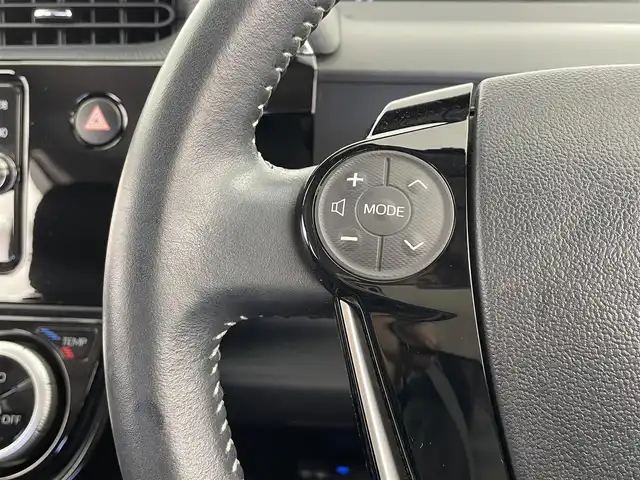 トヨタ アクア クロスオーバー 大分県 2017(平29)年 2.7万km ベージュ トヨタセーフティーセンス/・プリクラッシュセーフティー/・オートハイビーム　/純正ナビ/（フルセグ/CD/DVD/Bluetooth）/ETC/バックカメラ/ステアリングスイッチ/前席シートヒーター/前方ドライブレコーダー/オートライト/電動格納ミラー/純正アルミホイール