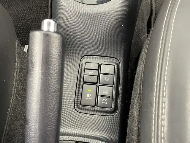 トヨタ アクア クロスオーバー 大分県 2017(平29)年 2.7万km ベージュ トヨタセーフティーセンス/・プリクラッシュセーフティー/・オートハイビーム　/純正ナビ/（フルセグ/CD/DVD/Bluetooth）/ETC/バックカメラ/ステアリングスイッチ/前席シートヒーター/前方ドライブレコーダー/オートライト/電動格納ミラー/純正アルミホイール