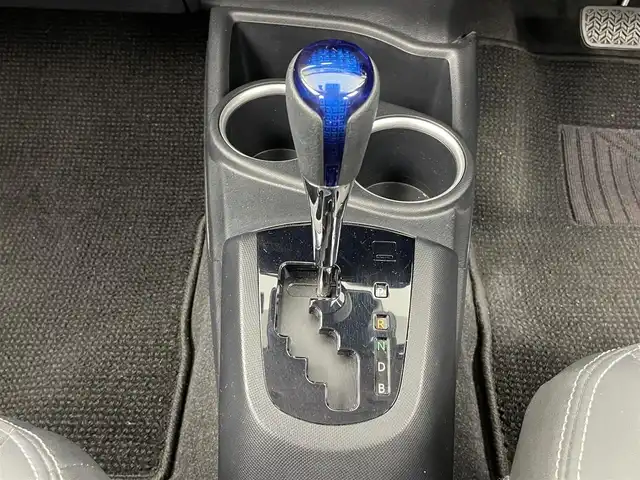 トヨタ アクア クロスオーバー 大分県 2017(平29)年 2.7万km ベージュ トヨタセーフティーセンス/・プリクラッシュセーフティー/・オートハイビーム　/純正ナビ/（フルセグ/CD/DVD/Bluetooth）/ETC/バックカメラ/ステアリングスイッチ/前席シートヒーター/前方ドライブレコーダー/オートライト/電動格納ミラー/純正アルミホイール