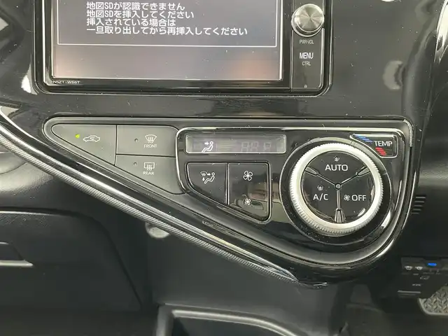 トヨタ アクア クロスオーバー 大分県 2017(平29)年 2.7万km ベージュ トヨタセーフティーセンス/・プリクラッシュセーフティー/・オートハイビーム　/純正ナビ/（フルセグ/CD/DVD/Bluetooth）/ETC/バックカメラ/ステアリングスイッチ/前席シートヒーター/前方ドライブレコーダー/オートライト/電動格納ミラー/純正アルミホイール