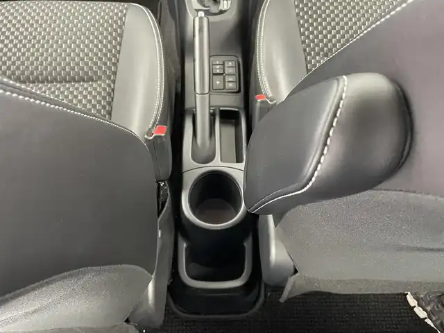 トヨタ アクア クロスオーバー 大分県 2017(平29)年 2.7万km ベージュ トヨタセーフティーセンス/・プリクラッシュセーフティー/・オートハイビーム　/純正ナビ/（フルセグ/CD/DVD/Bluetooth）/ETC/バックカメラ/ステアリングスイッチ/前席シートヒーター/前方ドライブレコーダー/オートライト/電動格納ミラー/純正アルミホイール