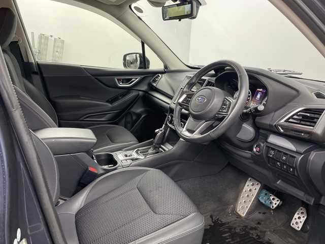 スバル フォレスター プレミアム 道央・札幌 2018(平30)年 5.5万km ダークブルーパール ・４ＷＤ　/アイサイト　/・社外７インチメモリナビ　/・レーダークルーズコントロール　/・ＬＥＤオートライト　/・フロント/リアフォグランプ/・ハーフレザーシート　/・メモリパワーシート　/・シートヒーター　/・ステアリングヒーター　/・スマートリアビューミラー/・ルーフレール/・アイドリングストップ/・ブラインドスポットモニター/・積込社外AW冬タイヤ