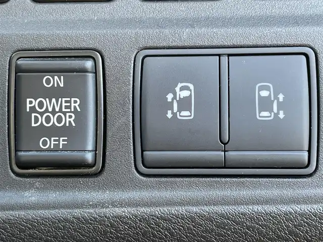 日産 セレナ X Vセレクション 福岡県 2018(平30)年 2.9万km シャイニングブルー ・純正ナビ　/・フルセグ　/・全周囲カメラ　/・クルーズコントロール　/・エマージェンシーブレーキ　/・パーキングソナー　/・LDW/・両側パワースライドドア　/・パーキングアシスト　/・ＥＴＣ　/・ＬＥＤオートライト　/・アイドリングストップ/・ステアリングリモコン/・スマートキー/プッシュスタート/・電格ミラー