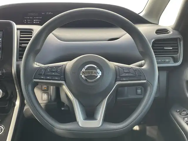 日産 セレナ X Vセレクション 福岡県 2018(平30)年 2.9万km シャイニングブルー ・純正ナビ　/・フルセグ　/・全周囲カメラ　/・クルーズコントロール　/・エマージェンシーブレーキ　/・パーキングソナー　/・LDW/・両側パワースライドドア　/・パーキングアシスト　/・ＥＴＣ　/・ＬＥＤオートライト　/・アイドリングストップ/・ステアリングリモコン/・スマートキー/プッシュスタート/・電格ミラー