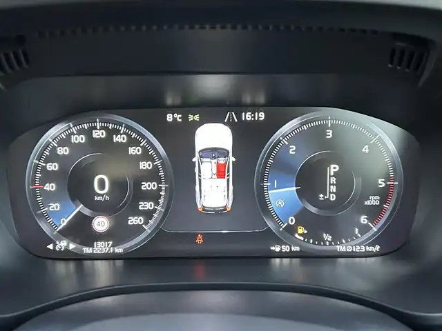 ボルボ ＸＣ６０ D4 AWD Rデザイン 茨城県 2018(平30)年 1.4万km 青 インテリセーフ　/ＡＣＣ　/ＬＫＡ　/ＢＬＩＳ　/ＣＴＡ　/３６０°カメラ　/半革　/シートヒーター　/Ｍ付ＰＷシート　/ＰＷテールゲート　/ナビ　/１２セグ　/ＣａｒＰｌａｙ　/ＢＴ　/ＵＳＢ　/ＬＥＤ　/ＥＴＣ２．０　/禁煙車