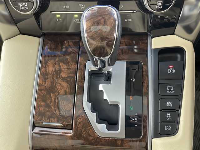 トヨタ ヴェルファイア ハイブリット X 道央・札幌 2019(平31)年 5.5万km ホワイトパールクリスタルシャイン ○4WD/○ツインムーンルーフ/○純正ナビ(BT/CD/DVD)/○フルセグTV/○パワースライドドア(両側)/○バックカメラ/○ビルトインETC2.0/○コムテックドライブレコーダー/○レーダークルーズコントロール/○クリアランスソナー/○セーフティセンス/・プリクラッシュセーフティ/・ロードサインアシスト/・レーントレーシングアシスト/・オートマチックハイビーム/○2眼LEDヘッドランプ/○デュアルオートエアコン/○本革巻きステアリング/○ステアリングカバー付/○ベージュファブリックシート/○2列目チップアップシート/○純正16インチアルミホイール/○スマートエントリー/プッシュスタートシステム
