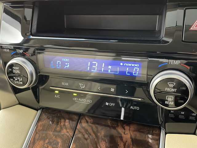 トヨタ ヴェルファイア ハイブリット X 道央・札幌 2019(平31)年 5.5万km ホワイトパールクリスタルシャイン ○4WD/○ツインムーンルーフ/○純正ナビ(BT/CD/DVD)/○フルセグTV/○パワースライドドア(両側)/○バックカメラ/○ビルトインETC2.0/○コムテックドライブレコーダー/○レーダークルーズコントロール/○クリアランスソナー/○セーフティセンス/・プリクラッシュセーフティ/・ロードサインアシスト/・レーントレーシングアシスト/・オートマチックハイビーム/○2眼LEDヘッドランプ/○デュアルオートエアコン/○本革巻きステアリング/○ステアリングカバー付/○ベージュファブリックシート/○2列目チップアップシート/○純正16インチアルミホイール/○スマートエントリー/プッシュスタートシステム