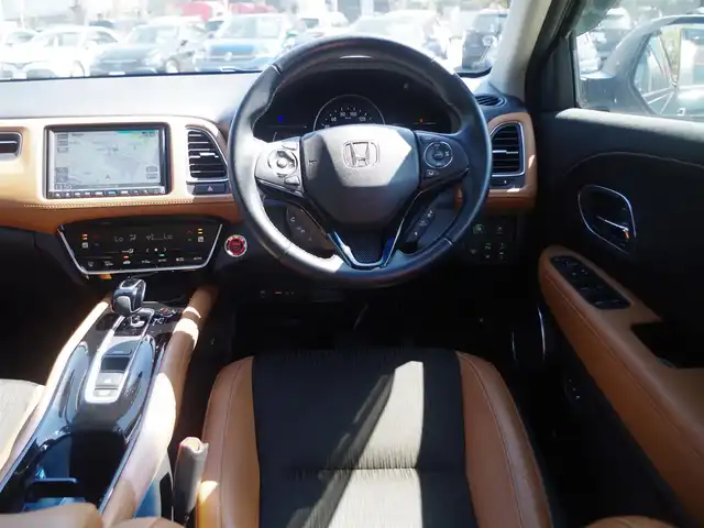 ホンダ ヴェゼル ハイブリッド Z ホンダセンシング 千葉県 2020(令2)年 4.4万km クリスタルブラックパール ワンオーナー/ホンダセンシング/・衝突軽減ブレーキ（CMBS）/・車線維持支援システム（LKAS）/・アダプティブクルーズコントロール（ACC）/・後方誤発進抑制機能/・誤発進抑制機能/純正SDナビ/地デジTV/【DVD/CD再生機能　Bluetooth接続】/バックカメラ/ドライブレコーダー/前席パワーシート/シートヒーター/ハーフレザーシート/純正17インチアルミホイル/サイド/カーテンエアバッグ/Honda スマートキー