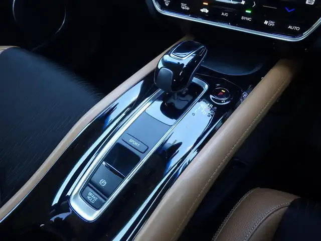 ホンダ ヴェゼル ハイブリッド Z ホンダセンシング 千葉県 2020(令2)年 4.4万km クリスタルブラックパール ワンオーナー/ホンダセンシング/・衝突軽減ブレーキ（CMBS）/・車線維持支援システム（LKAS）/・アダプティブクルーズコントロール（ACC）/・後方誤発進抑制機能/・誤発進抑制機能/純正SDナビ/地デジTV/【DVD/CD再生機能　Bluetooth接続】/バックカメラ/ドライブレコーダー/前席パワーシート/シートヒーター/ハーフレザーシート/純正17インチアルミホイル/サイド/カーテンエアバッグ/Honda スマートキー