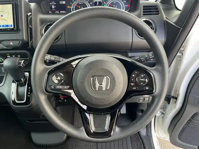 ホンダ Ｎ ＢＯＸ カスタム L 高知県 2022(令4)年 3.5万km プラチナホワイトパール 社外ナビ/　Bluetooth/AM/FM/AUX/ホンダセンシング/ETC/両側パワースライドドア/ドライブレコーダー/バックカメラ/クルーズコントロール/プッシュスタート/スマートキー/ベンチシート/LEDヘッドライト/コーナーセンサー/純正14インチアルミホイール/フロアマット/オートマチックハイビーム/運転席/助手席シートヒーター/運転席/助手席シートバックテーブル/カーテンエアバッグ/衝突被害軽減システム/盗難防止装置