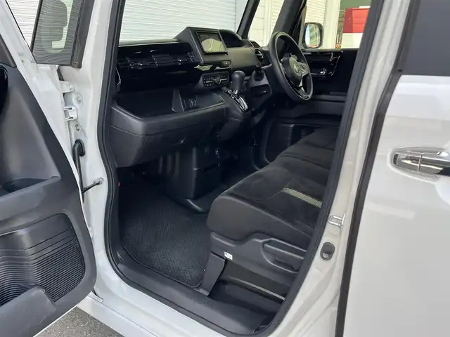 ホンダ Ｎ ＢＯＸ カスタム L 高知県 2022(令4)年 3.5万km プラチナホワイトパール 社外ナビ/　Bluetooth/AM/FM/AUX/ホンダセンシング/ETC/両側パワースライドドア/ドライブレコーダー/バックカメラ/クルーズコントロール/プッシュスタート/スマートキー/ベンチシート/LEDヘッドライト/コーナーセンサー/純正14インチアルミホイール/フロアマット/オートマチックハイビーム/運転席/助手席シートヒーター/運転席/助手席シートバックテーブル/カーテンエアバッグ/衝突被害軽減システム/盗難防止装置
