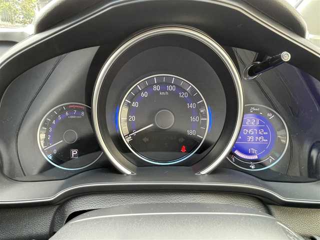 ホンダ フィット 13G Lパッケージ 茨城県 2015(平27)年 4.6万km プレミアムホワイトパール 純正ナビ（VXM-155C）/バックカメラ/社外前ドラレコ（SN-TW9880）/スペアキー/レベライザー/アイドリングストップ/純正マット/社外ETC