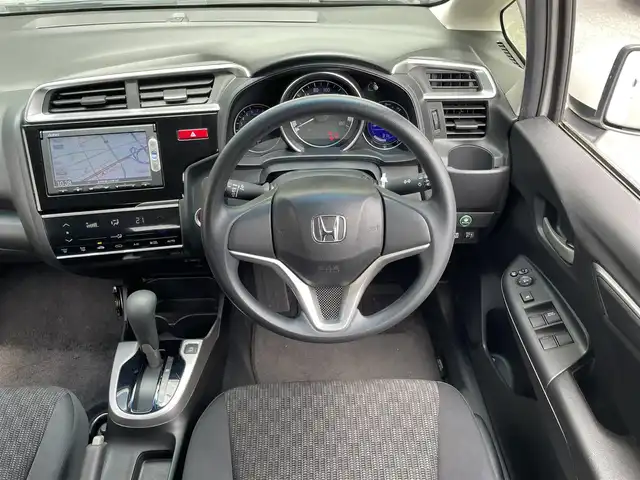 ホンダ フィット 13G Lパッケージ 愛知県 2015(平27)年 4.6万km プレミアムホワイトパール (株)IDOMが運営する【じしゃロン豊川店】の自社ローン専用車両になります。こちらは現金またはオートローンご利用時の価格です。自社ローンご希望の方は別途その旨お申付け下さい/ 純正ディーラーナビ/　◯ CD再生機能/ ETC/ バックカメラ/ プッシュスタート/ ドライブレコーダー/ ウインカーミラー/ ドアバイザー/ 純正フロアマット