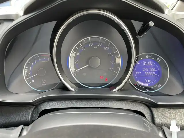 ホンダ フィット 13G Lパッケージ 愛知県 2015(平27)年 4.6万km プレミアムホワイトパール (株)IDOMが運営する【じしゃロン豊川店】の自社ローン専用車両になります。こちらは現金またはオートローンご利用時の価格です。自社ローンご希望の方は別途その旨お申付け下さい/ 純正ディーラーナビ/　◯ CD再生機能/ ETC/ バックカメラ/ プッシュスタート/ ドライブレコーダー/ ウインカーミラー/ ドアバイザー/ 純正フロアマット
