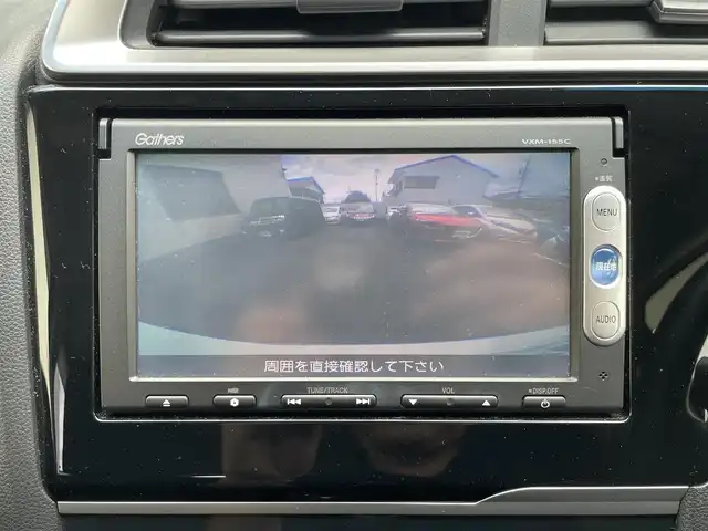ホンダ フィット 13G Lパッケージ 愛知県 2015(平27)年 4.6万km プレミアムホワイトパール (株)IDOMが運営する【じしゃロン豊川店】の自社ローン専用車両になります。こちらは現金またはオートローンご利用時の価格です。自社ローンご希望の方は別途その旨お申付け下さい/ 純正ディーラーナビ/　◯ CD再生機能/ ETC/ バックカメラ/ プッシュスタート/ ドライブレコーダー/ ウインカーミラー/ ドアバイザー/ 純正フロアマット
